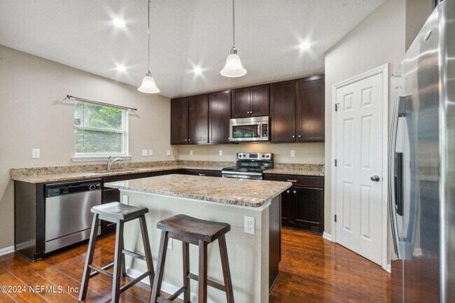 Building Photo - 4619 Pine Lake Dr