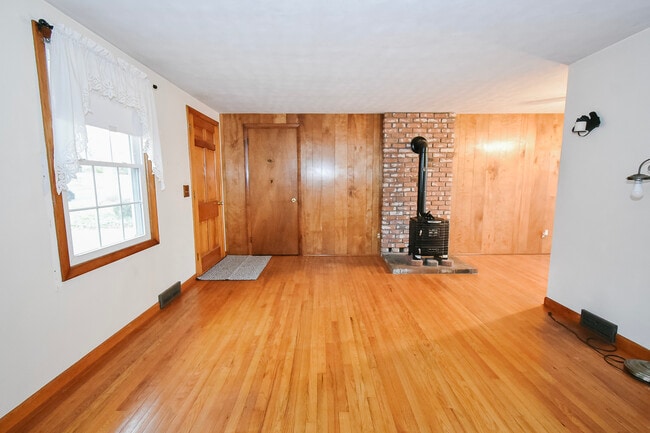 Building Photo - 60 Wildwood Rd