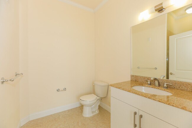 Building Photo - 2/Bedroom 2/Full bath - Panoramic Views - Best Location In Edgewater