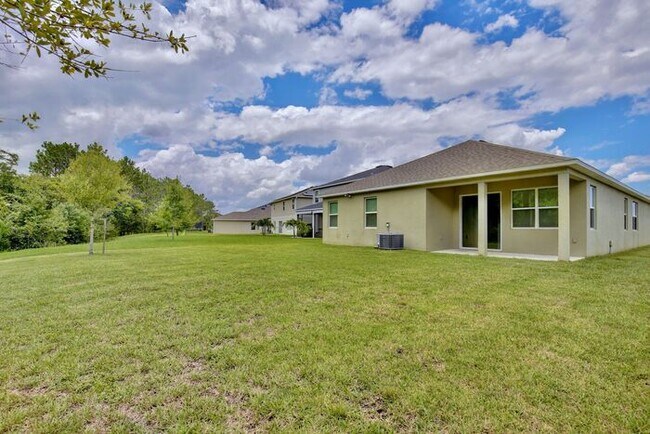 Building Photo - Gorgeous 4/3 Spacious Home with a 2 Car Garage Located on a Conservation Lot in Creekstone Neighb...