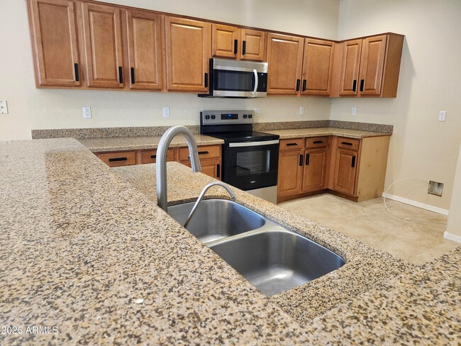 Building Photo - 41132 N Hudson Trail