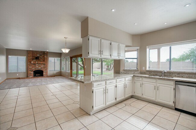 Building Photo - Spacious Tempe 4 bedroom