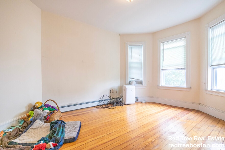 Building Photo - 15 Romsey St