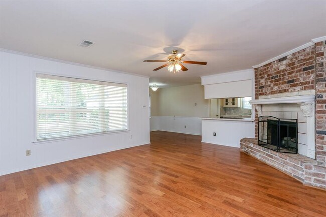 Building Photo - 8215 Wimbledon Ln