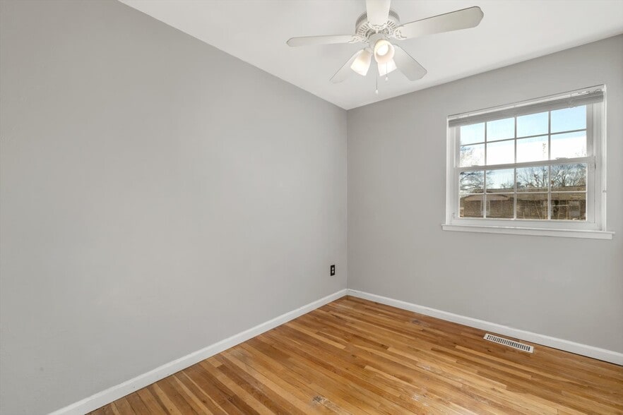 Building Photo - 1449 Coachway Ln