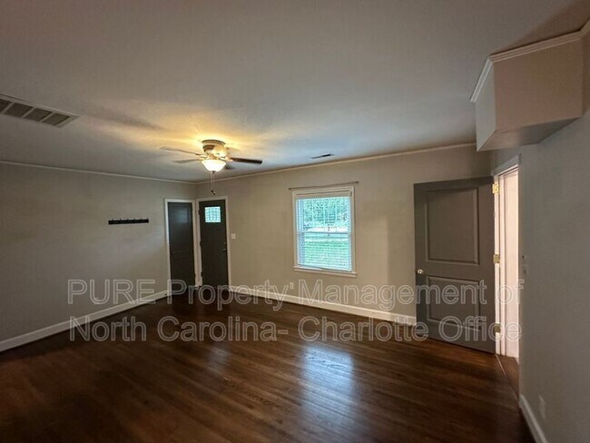 Building Photo - 2615 Ashley Rd