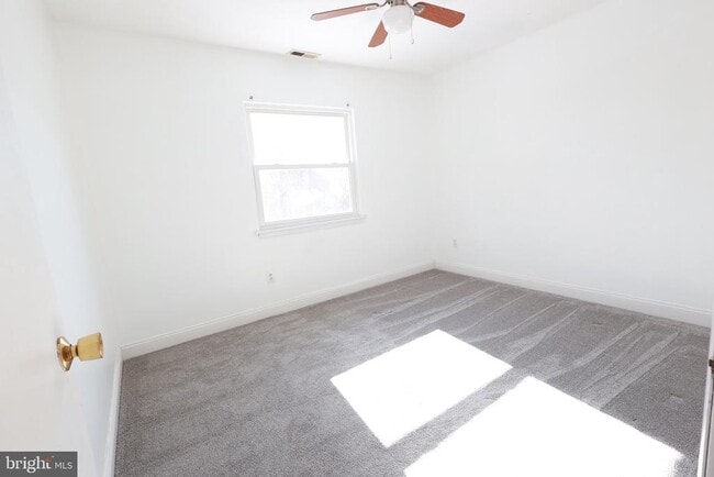 Building Photo - 8 Fanelli Ln