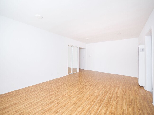 Interior Photo - 6538 Fountain Ave