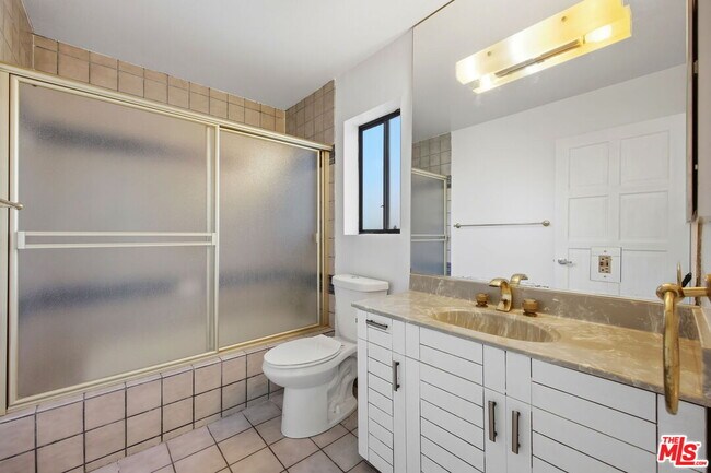 Building Photo - 2846 Royston Pl