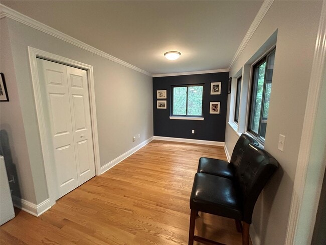 Building Photo - 277 Maplewood Dr