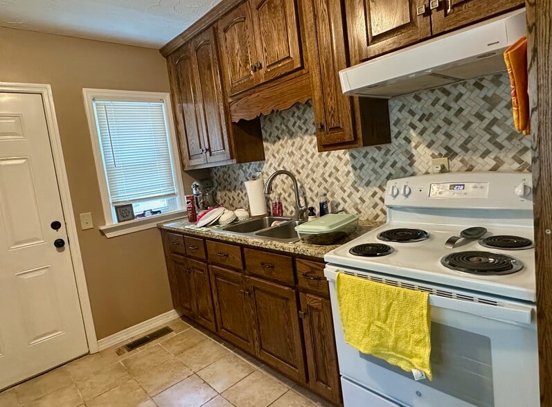 shared space for maximum of 2 renters - 551 Lincoln St