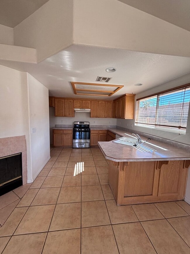 Building Photo - AVAILABLE NOW $200 off First Month Rent