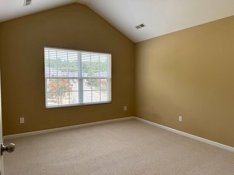 Building Photo - 2620 Hartfield Commons Ln
