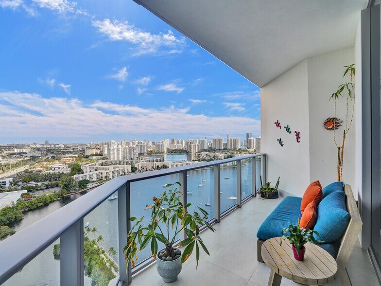 Building Photo - 17301 Biscayne Blvd
