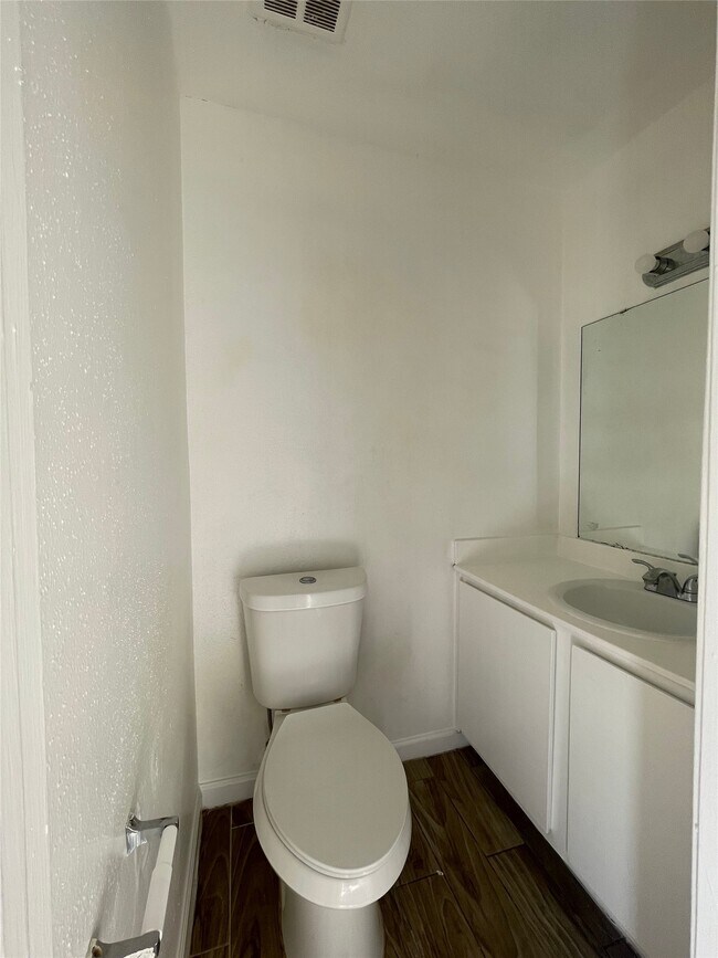 Building Photo - 6200 W Tidwell Rd