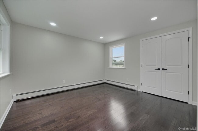 Building Photo - 120 Maple Ave