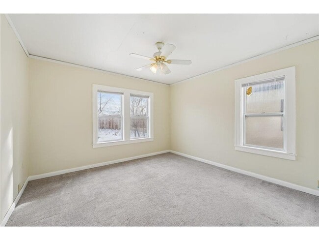 Building Photo - 661 Surrey Ave E