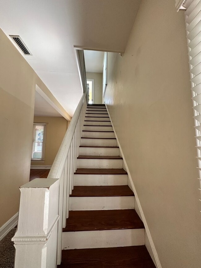 Building Photo - Downtown Fernandina Beach! Sunny 2 Story!