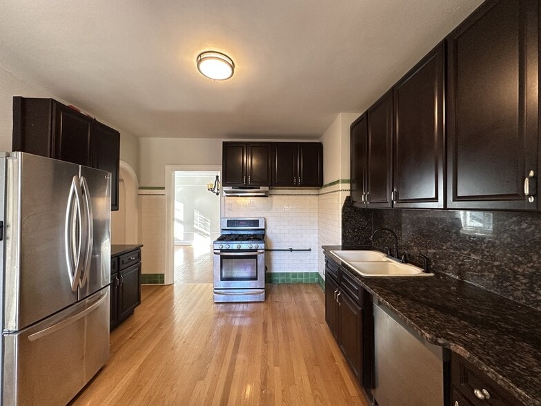 Building Photo - 1527 W Pratt Blvd