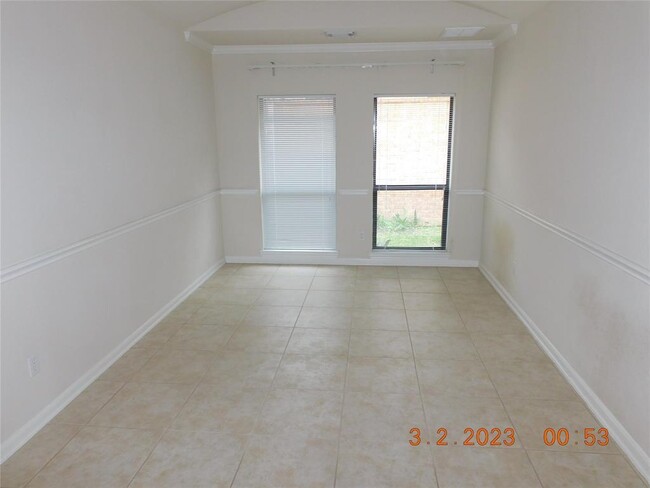 Building Photo - 4930 Julia Ct
