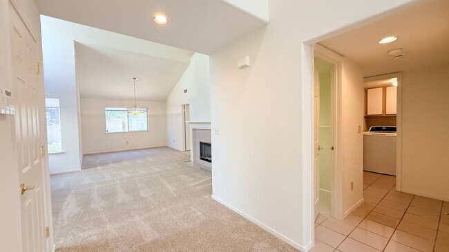 Building Photo - 1126 Vista Pointe Cir