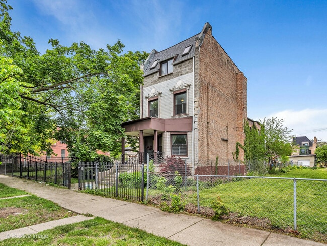 Building Photo - 3524 W Adams St