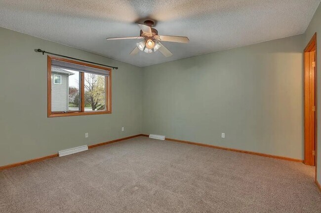 Building Photo - 813 8th St N