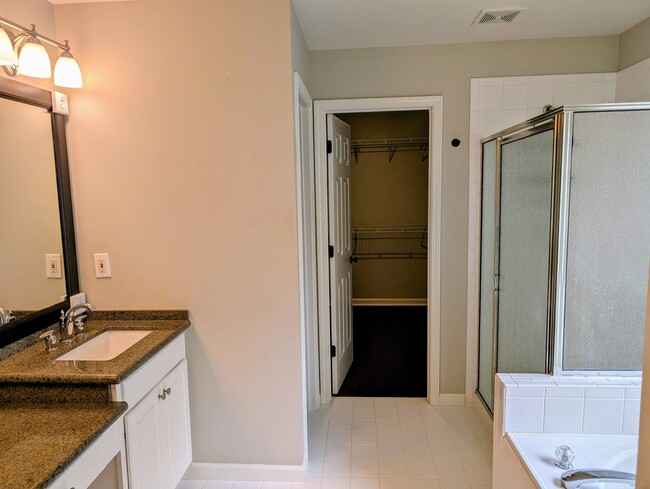 Building Photo - 13125 Morningpark Cir