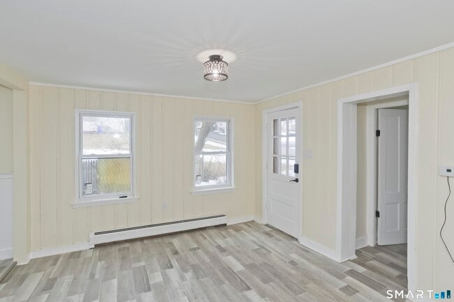 Building Photo - 47 Maple Ave