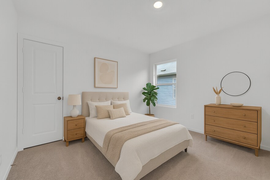 Building Photo - 3012 Yellow Pine Ave