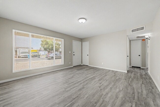 Building Photo - Single Family