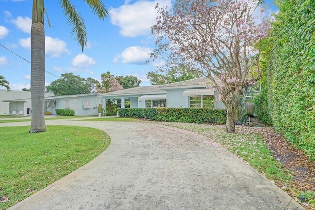 Building Photo - 3410 Poinsettia Ave