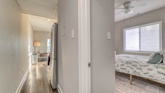 Building Photo - 25 S Surrey Ave