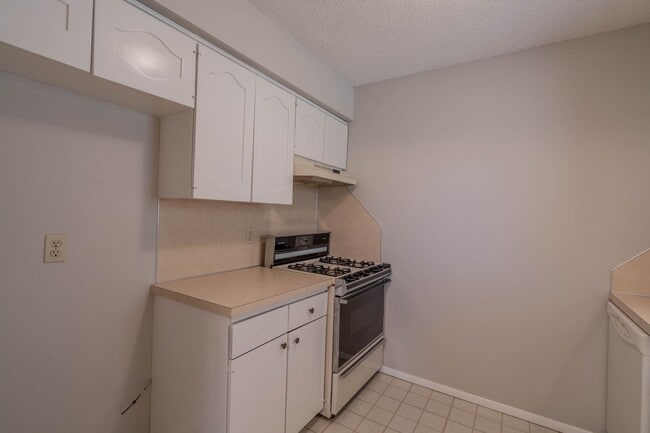 Building Photo - 6125 S Troost Ave