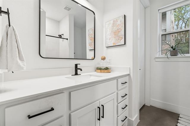 Building Photo - 1545 Cosette Dr