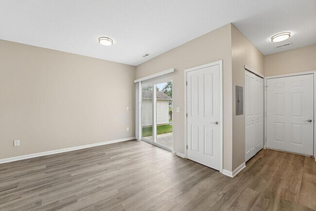 Building Photo - 2068 Opal St