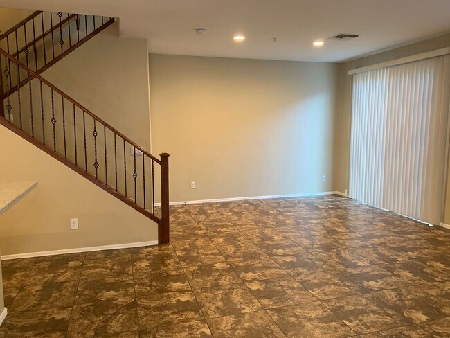 Building Photo - A gorgeous two story 3 bedroom 2.5 bath townhome