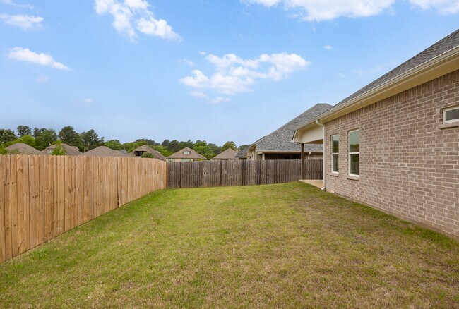 Building Photo - 1616 Legacy Dr