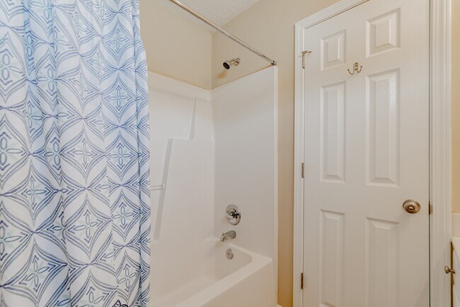 Building Photo - Furnished Rental