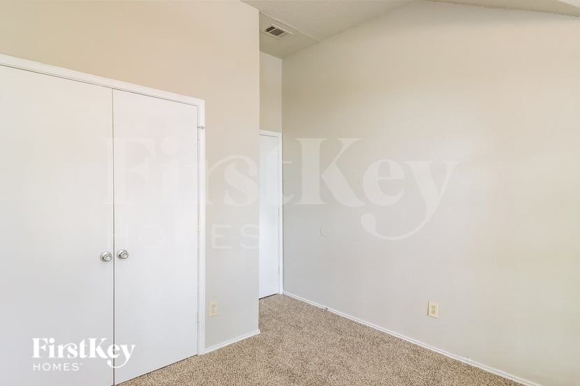 Building Photo - 1129 Rosewood Ln
