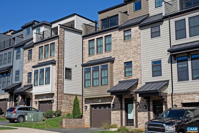Building Photo - 1858 Marietta Dr
