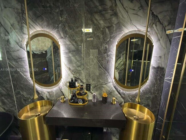 Building Photo - 4801 W Park Rd