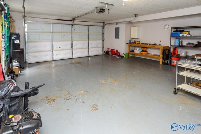 Building Photo - 208 S Oxford Cir