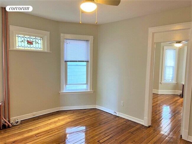 Building Photo - 543 76th St