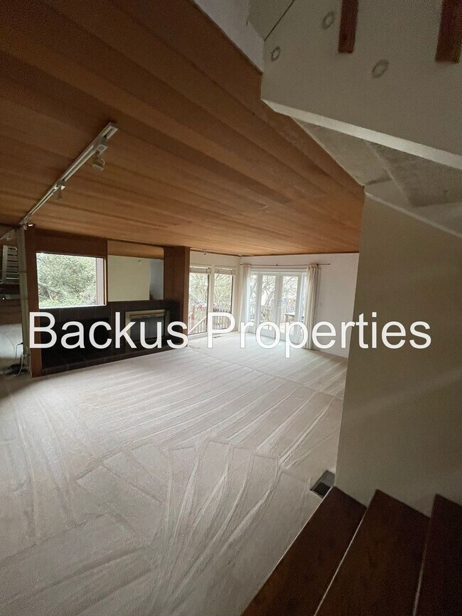 Building Photo - 14685 Charter Oak Blvd