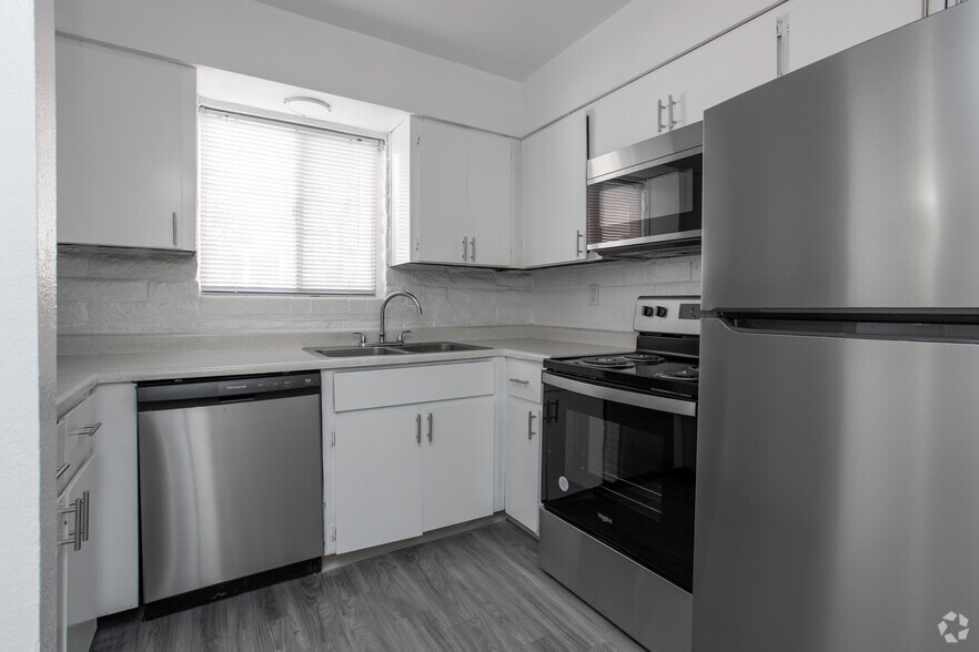 1BR, 1BA - 712SF - Camino De La Sierra