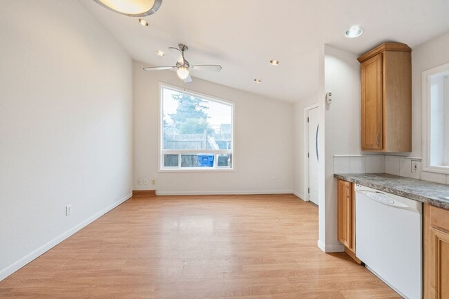 Building Photo - 6830 SE 50th Ave