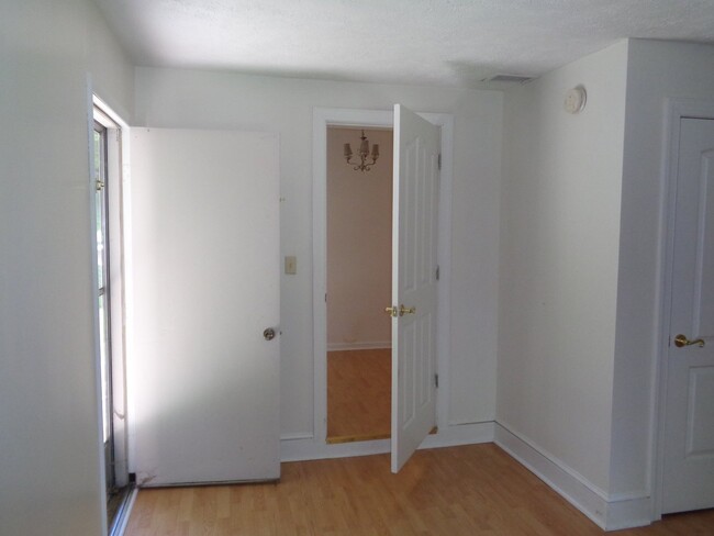 Building Photo - 254 Rogers Dr