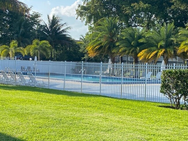 Building Photo - 1001 Hillcrest Ct