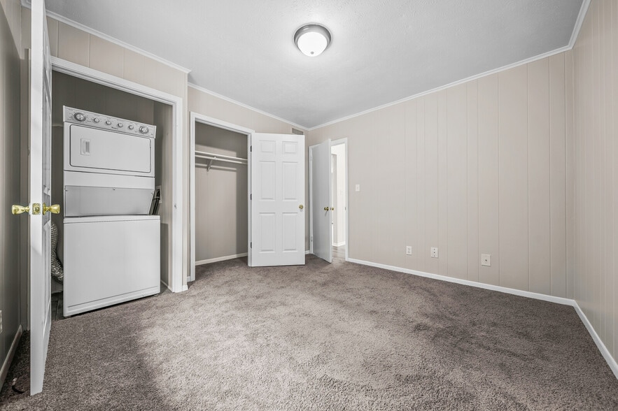 Building Photo - 627 Rice Cir